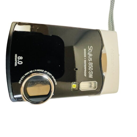Olympus Stylus 850 SW Shock & Waterproof 8.0 Megapixel Camera - Picture 3 of 16